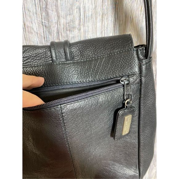 Kenneth Cole Black Leather Crossbody Bag - Picture 15 of 16